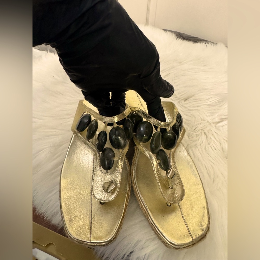 Preowned Gold platform sandals by Nike Lab g series.
Size 8